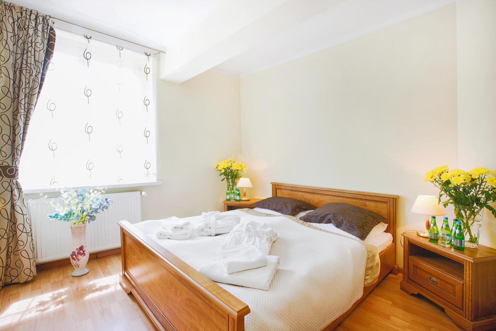 Polonia Hotel กูโดวาสโดรยจ์ ภายนอก รูปภาพ