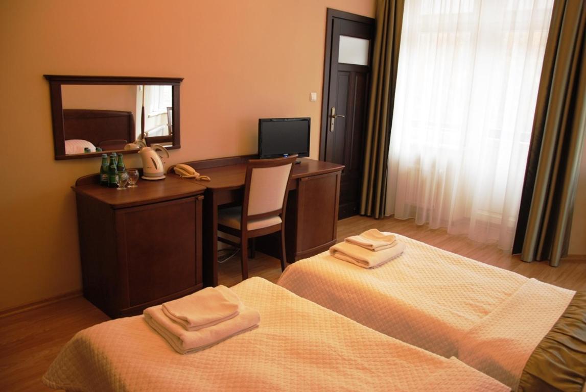 Polonia Hotel กูโดวาสโดรยจ์ ภายนอก รูปภาพ