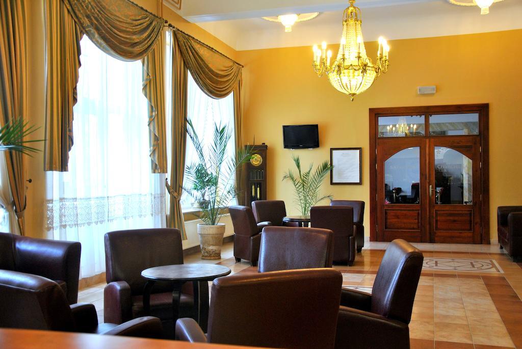 Polonia Hotel กูโดวาสโดรยจ์ ภายนอก รูปภาพ