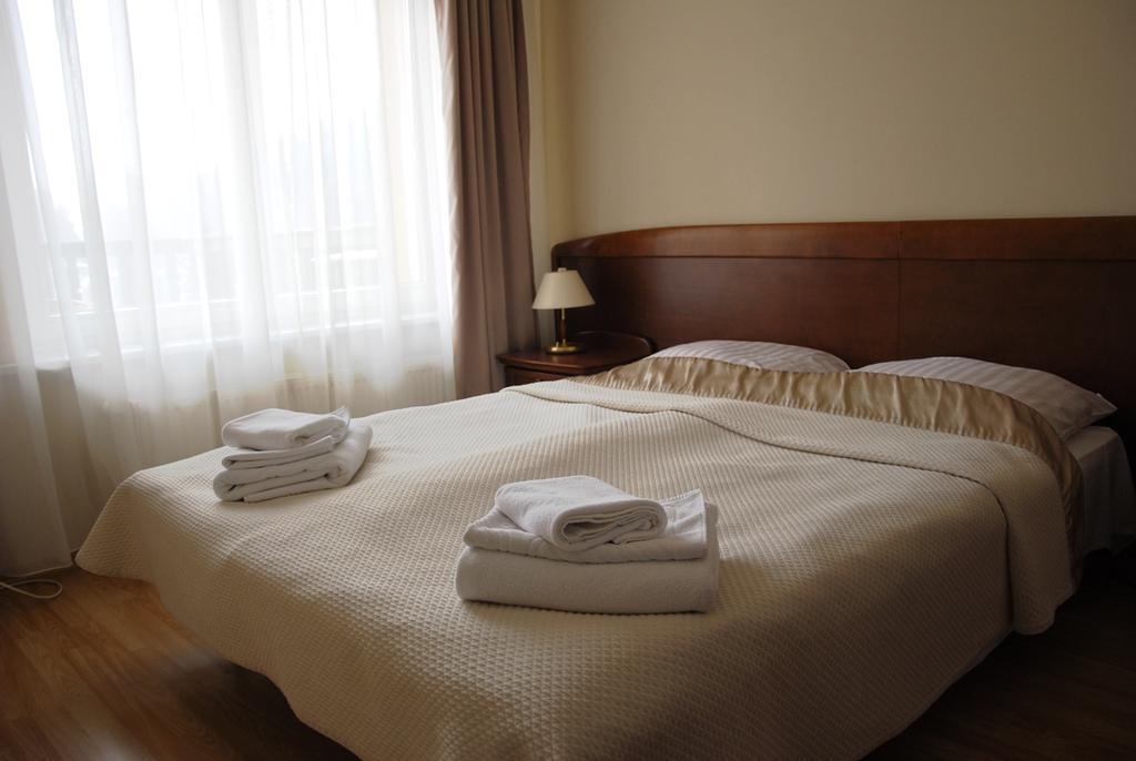 Polonia Hotel กูโดวาสโดรยจ์ ภายนอก รูปภาพ