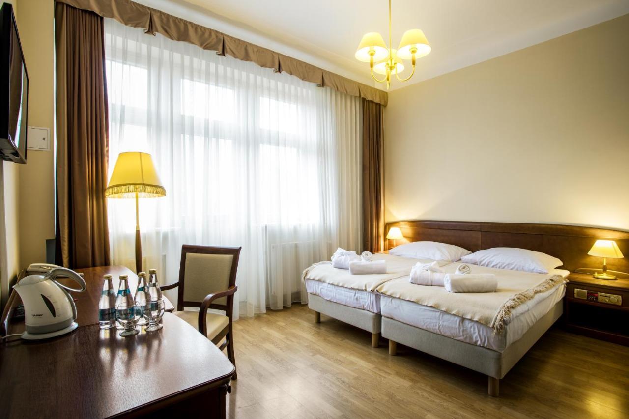 Polonia Hotel กูโดวาสโดรยจ์ ภายนอก รูปภาพ