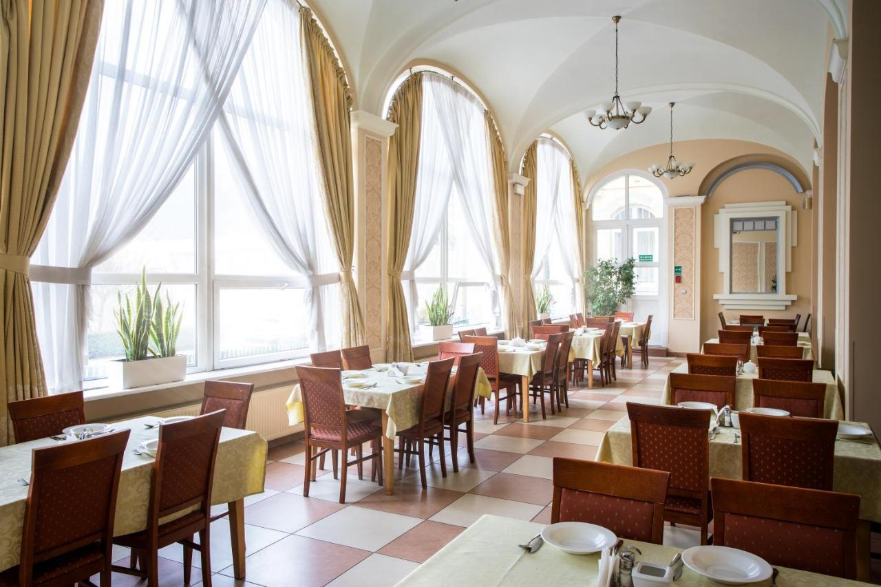 Polonia Hotel กูโดวาสโดรยจ์ ภายนอก รูปภาพ