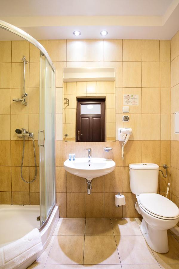 Polonia Hotel กูโดวาสโดรยจ์ ภายนอก รูปภาพ