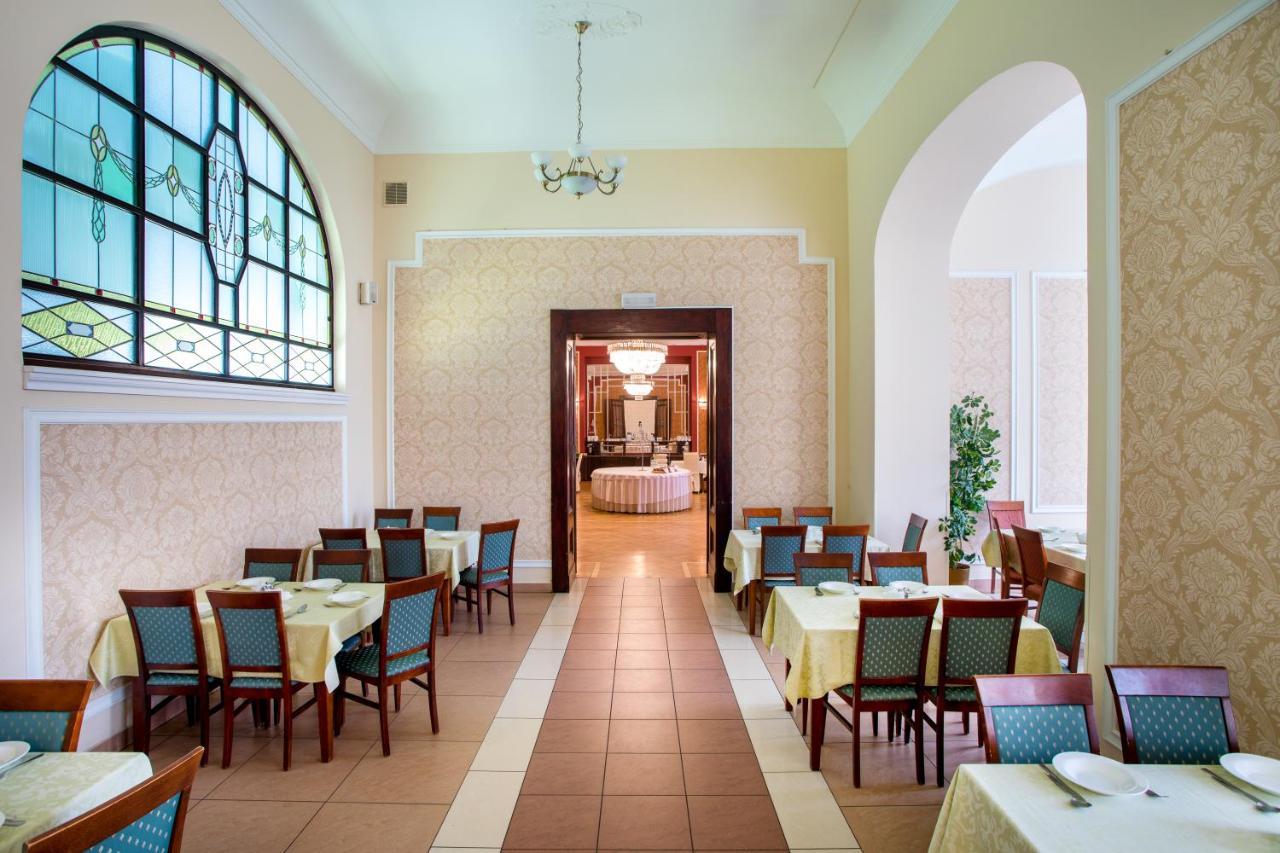 Polonia Hotel กูโดวาสโดรยจ์ ภายนอก รูปภาพ