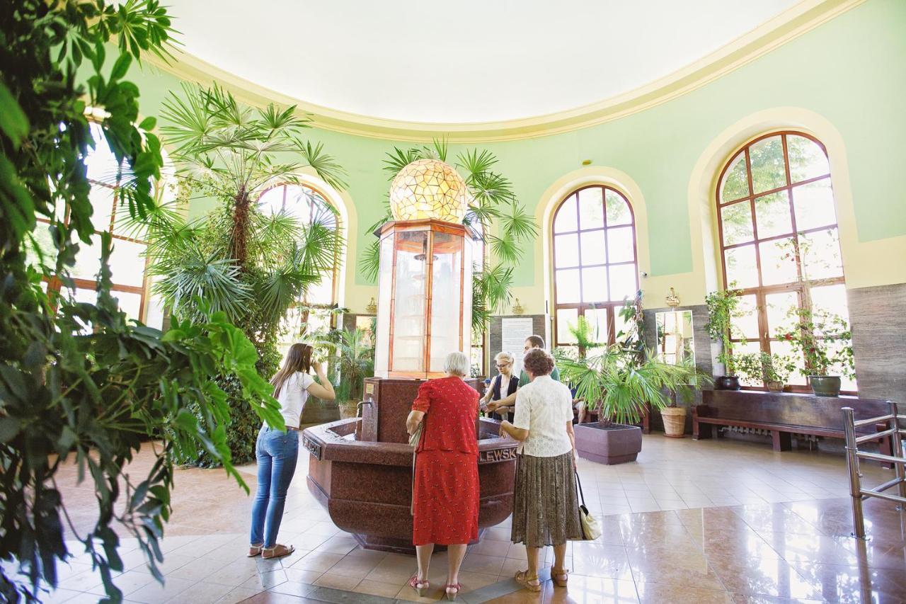 Polonia Hotel กูโดวาสโดรยจ์ ภายนอก รูปภาพ